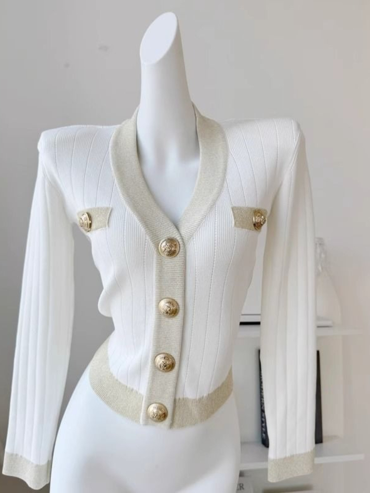 Winter Clothing Pictures - Kurze Modische Strickjacke für Herbst und