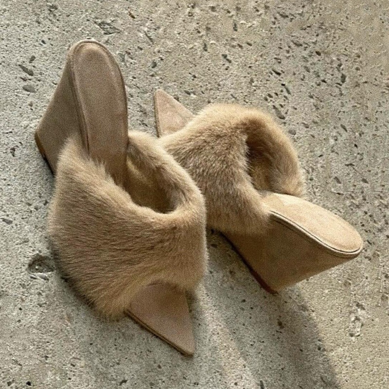 Winter Clothing For Woman - Flauschige Damen-Hausschuhe mit Keilabsatz, Plateau-Sandalen, spitze